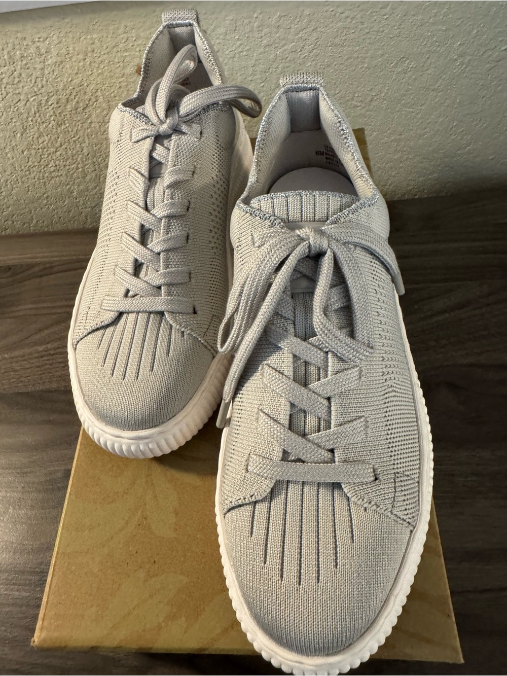 NIB Sofft Faro Sneakers in Grey for Women, size 6